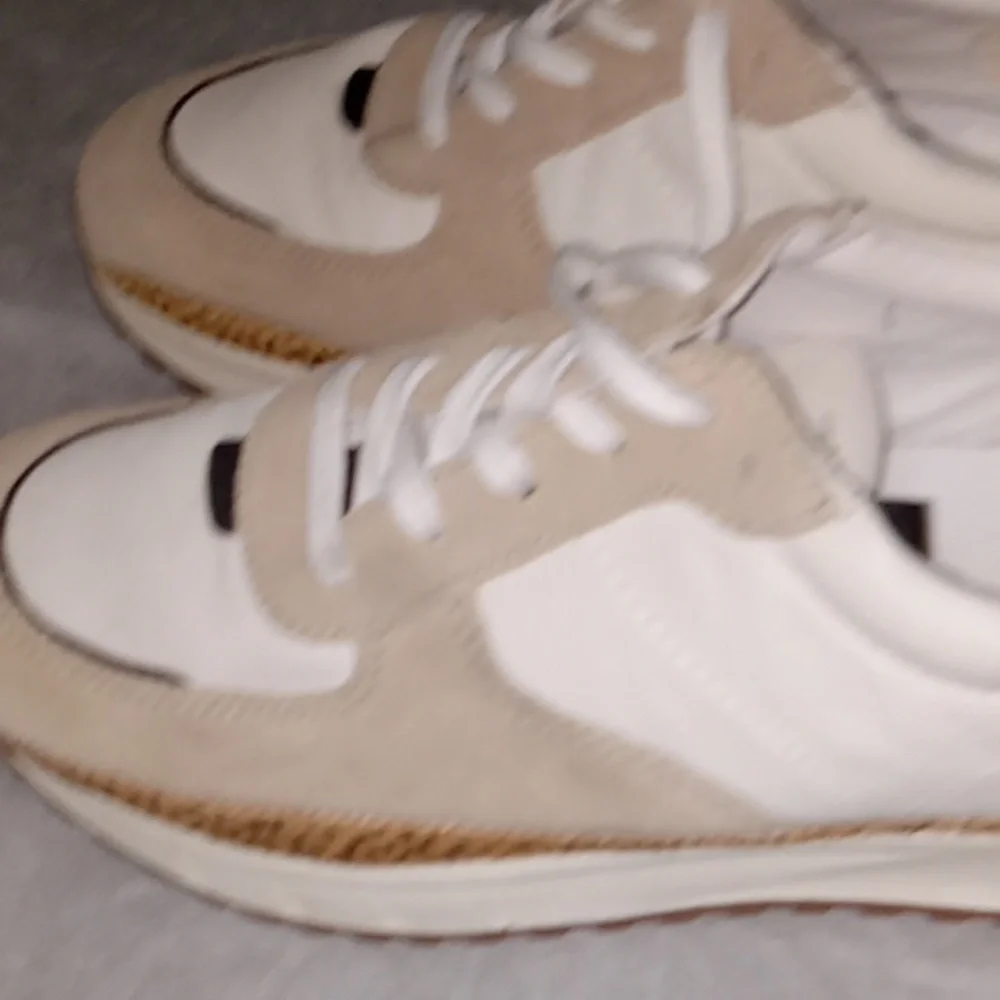 Shoes - Picture 4 of 6
